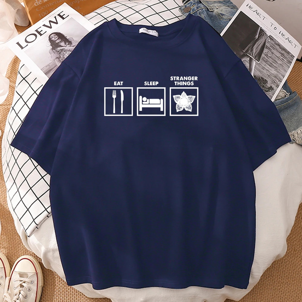 

Футболка мужская Свободная с принтом «Съешь сон»