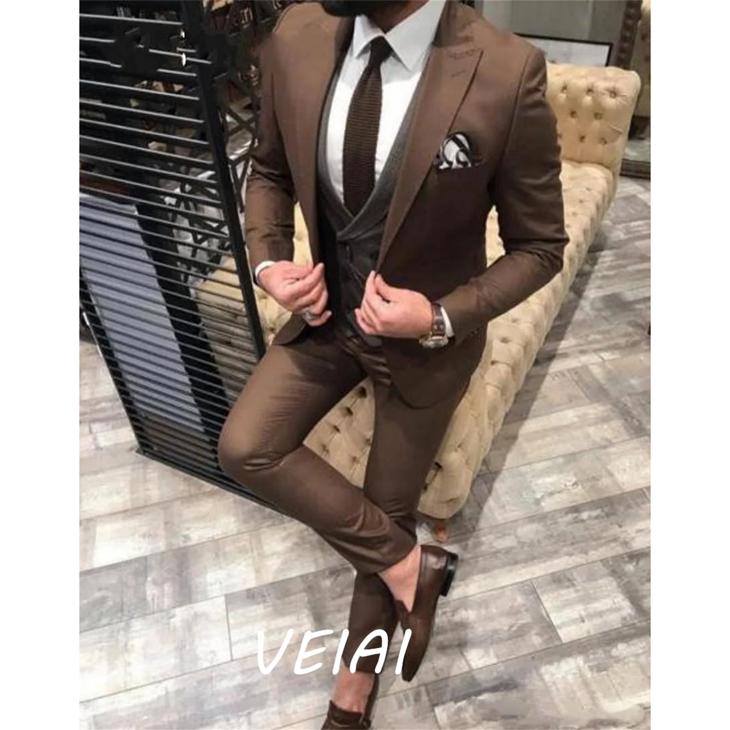 

Fashion Brown Groom Tuxedos Peak Lapel Groomsmen Mens Wedding Dress Excellent Man Jacket Blazer Business Suit(Jacket+Pants+Vest+