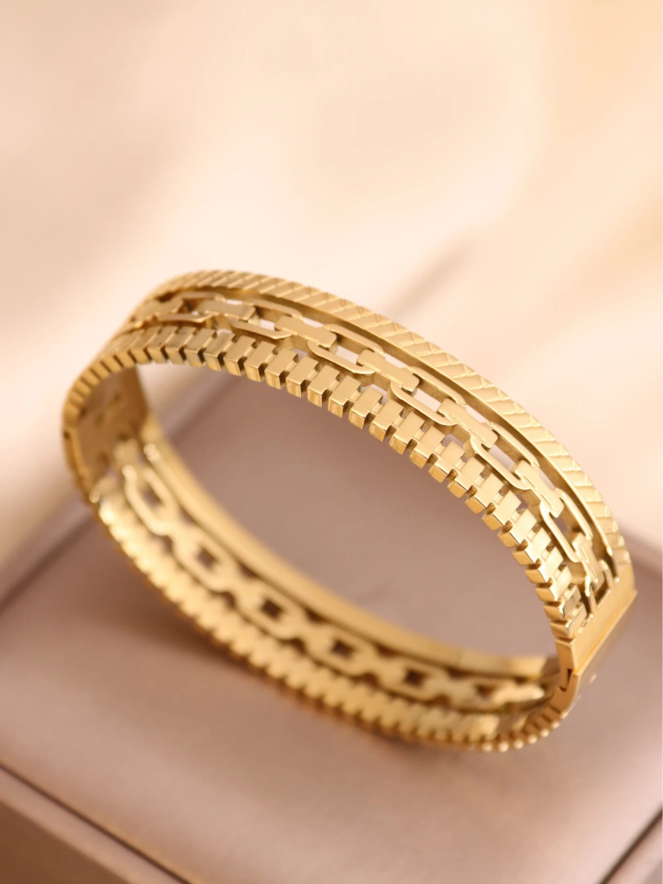 Модный женский браслет из титановой стали