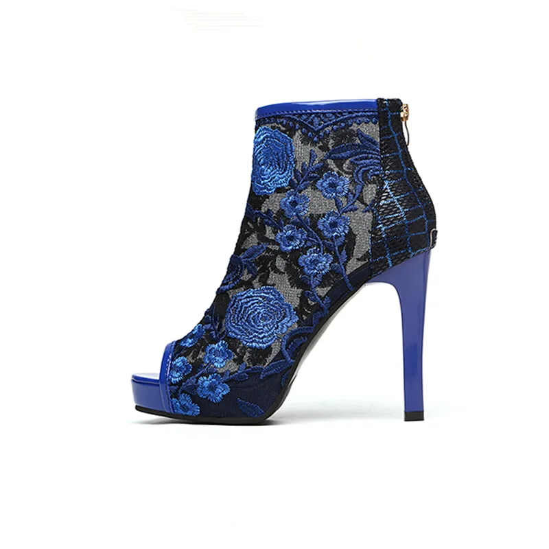 

20220711054jbmjh65cvhg Spring and summer hollow cool boots retro Embroidered Chinese style super high heels1657