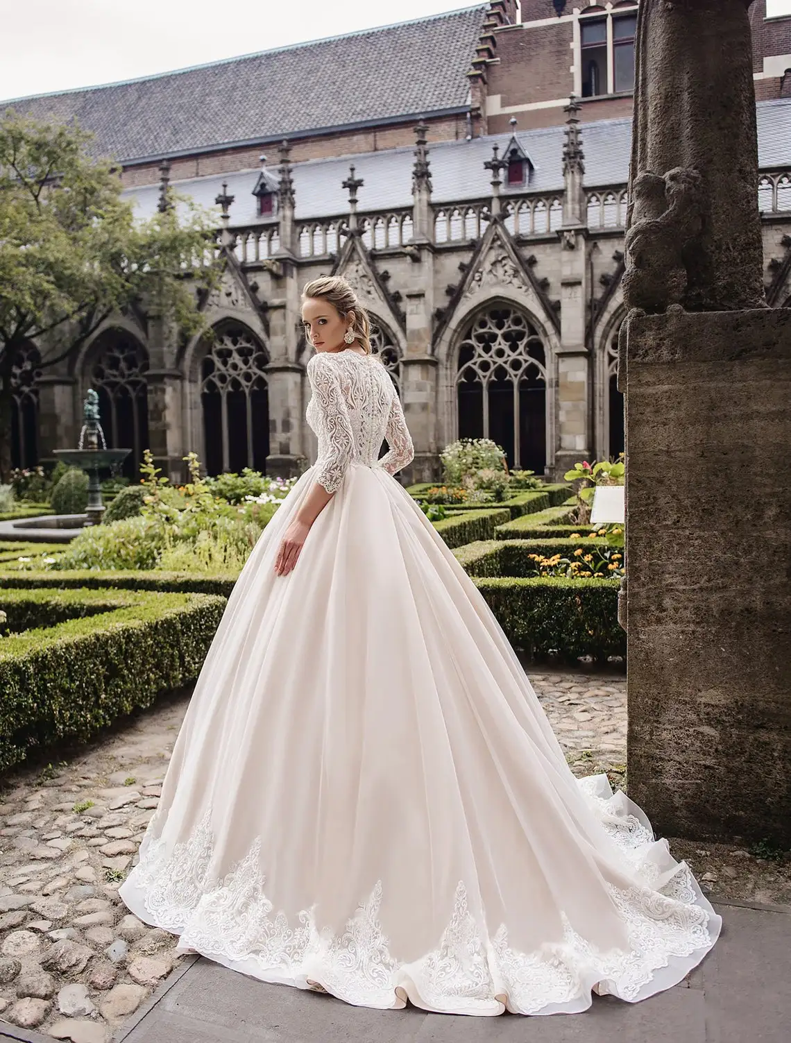 Платье свадебное с длинным рукавом Современная Кружевная аппликация