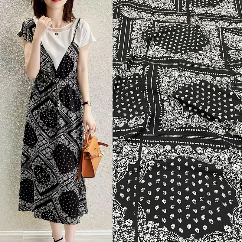 

Autumn Brand 100% Polyester Flower Stitching Printed Fabric Fashion Women's Skirt Clothing Diy Sew Cloth Material by the Meter