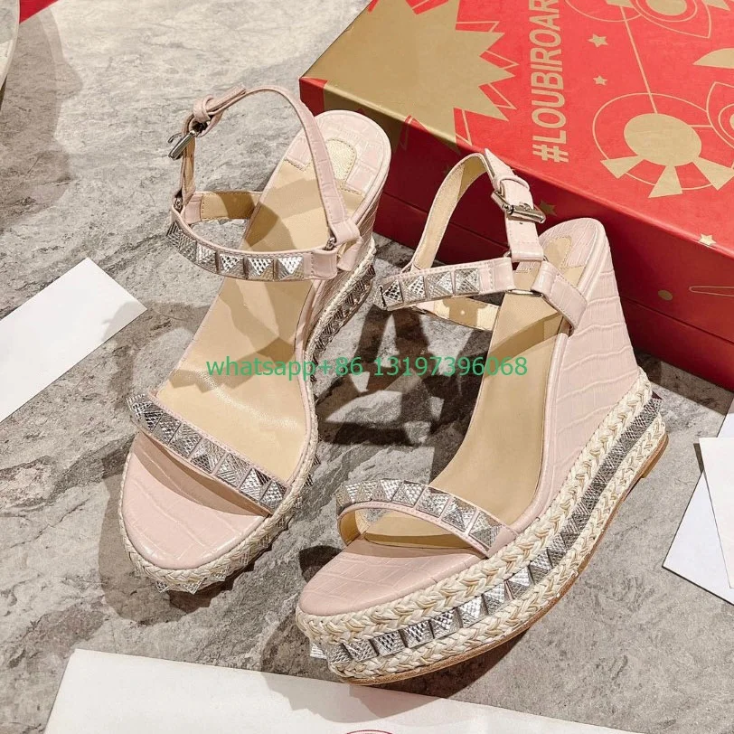 

Сандалии серебристые с блестками, босоножки на платформе с открытым носком и ремешком с пряжкой, пикантные повседневные туфли на танкетке в стиле панк, 43