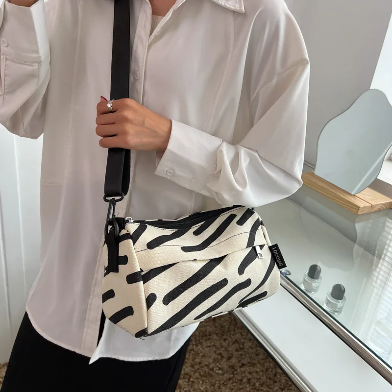 

2023 New Fashion Print Checker Contrast Color Fashion Small Bag Women's Commuter One Shoulder Oblique Cross Canvas Bag