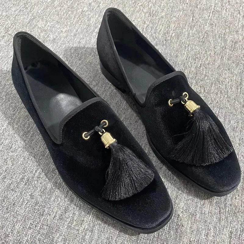 Черные мужские бархатные лоферы модная мужская обувь с кисточками роскошная