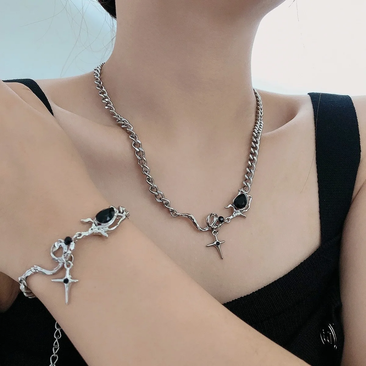 

PUSHY Trendy Gothic Black Flower Mansard Pendant Stainless Steel Necklace Bracelet for Women Fashion Clavicle Chain Jewelry Set