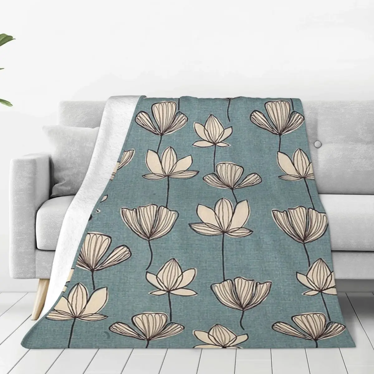 

Lotus Flower Soft Fleece Throw Blanket Warm and Cozy for All Seasons Comfy Microfiber Blanket for Couch Sofa Bed 40"x30"