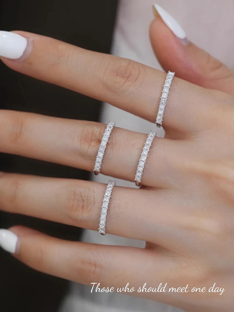 Кольцо квадратное из серебра S925 пробы с принцессой изысканное модное