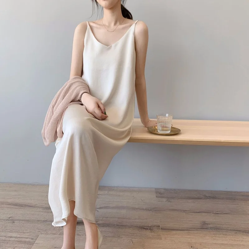 

Korean New Arrival Women V-Neck Sleeveless Women Vintage Satin Long Dress Boho Elegant Women Casual Dress Vestidos Summer 2021