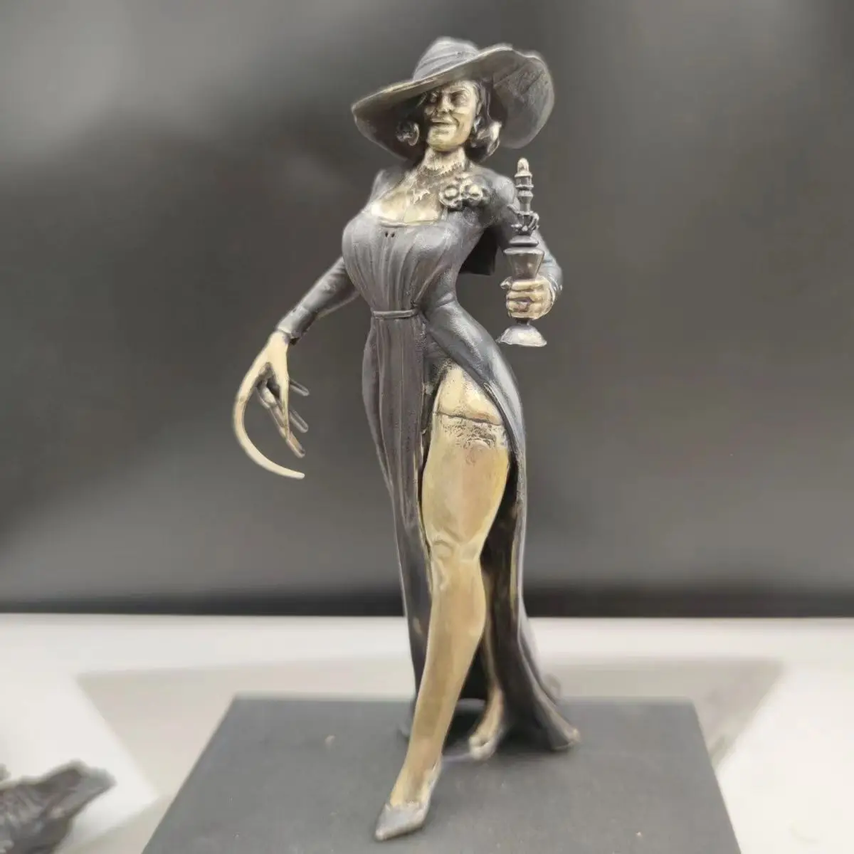 

Статуэтка из латуни Dimitrescu для девушек, 16 см