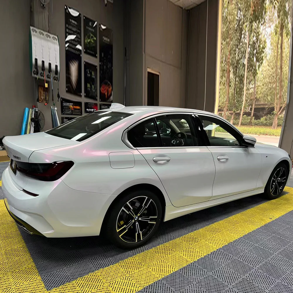 

1.52x18m White Chameleon Vinyl Wrap Glossy White to Pink protective foil unidirectional carbon fiber