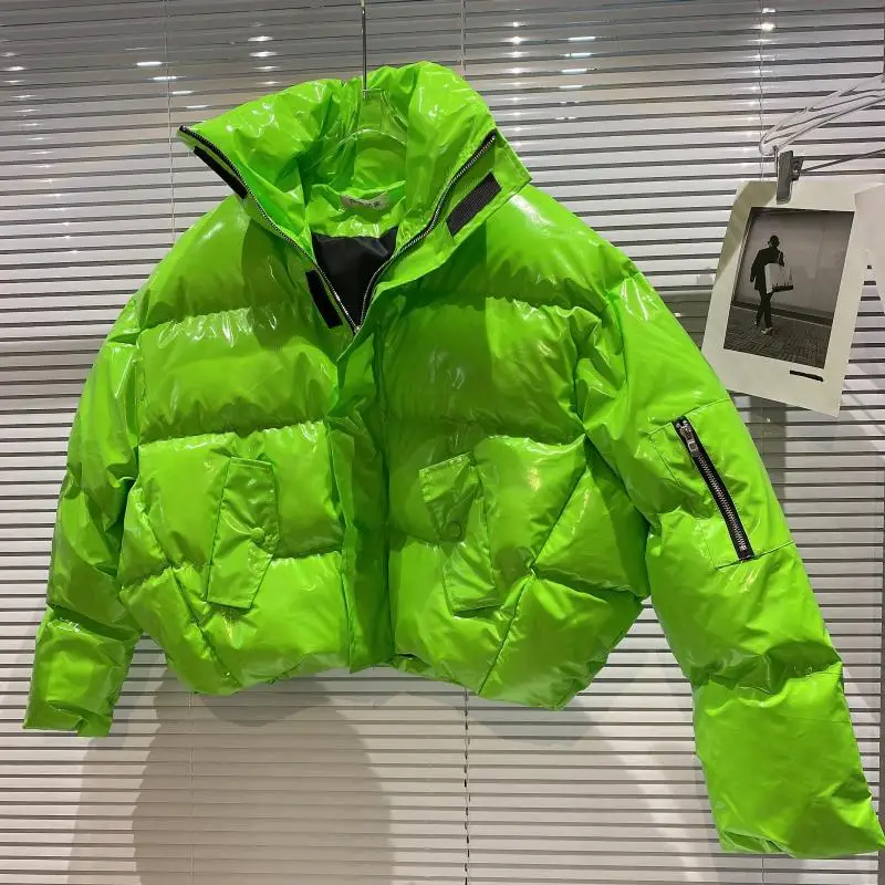 Женская куртка из лакированной кожи с воротником-стойкой и хлопковым подкладом