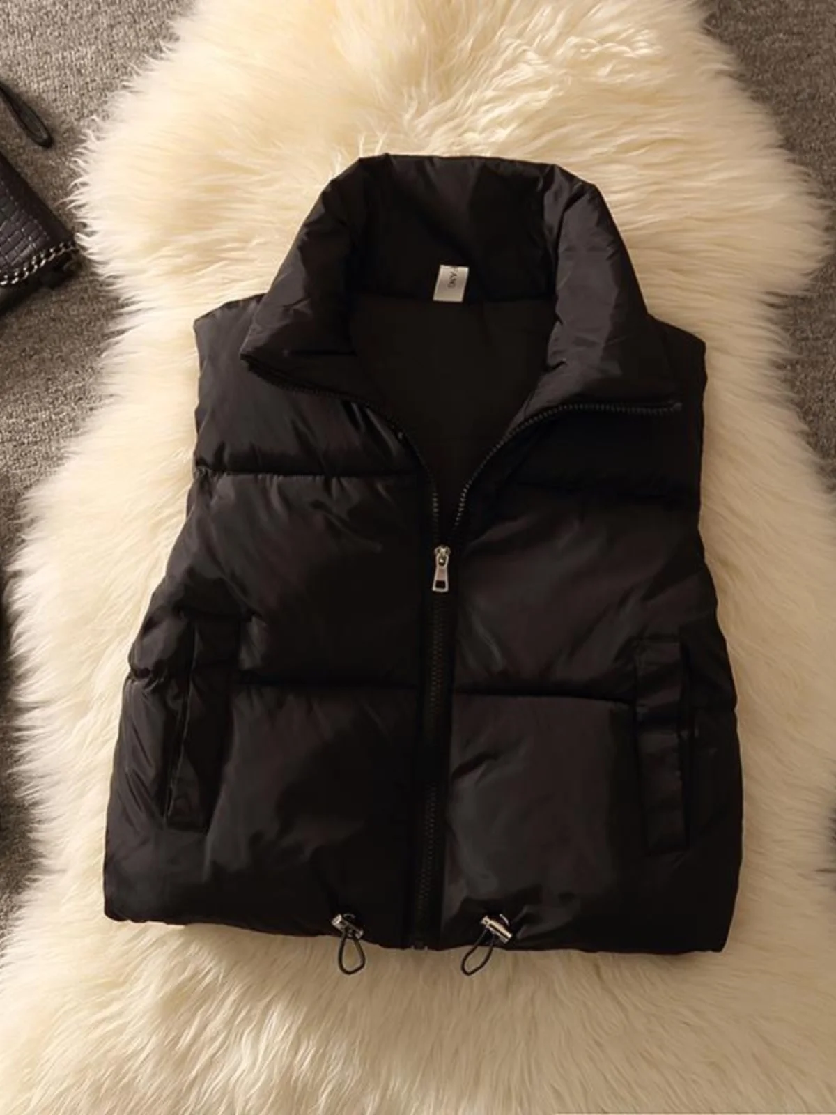 Уникальный супер красивый пуховый жилет с хлопковой подкладкой женский новый 2024