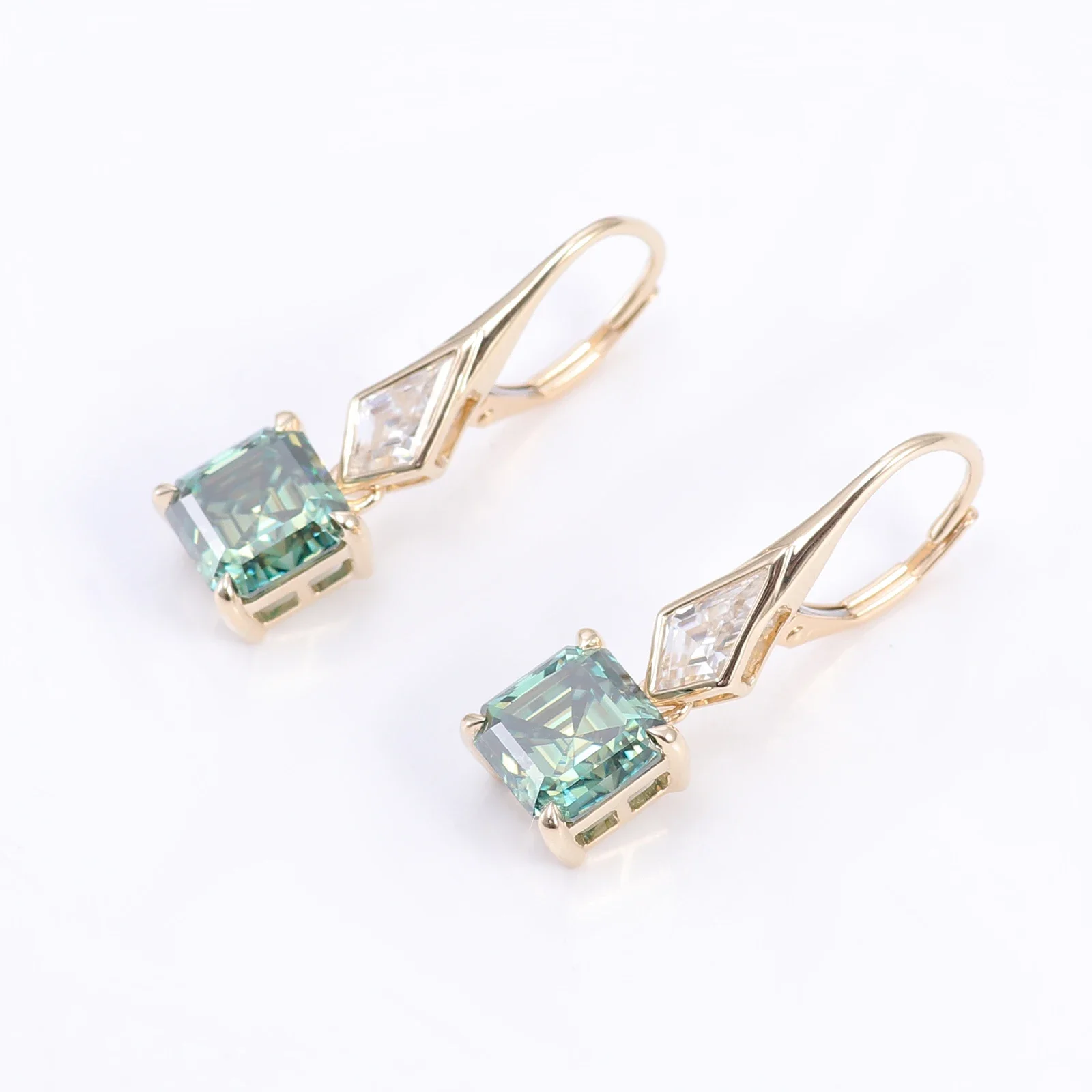 Серьги-подвески женские из желтого золота с муассанитом 10 к