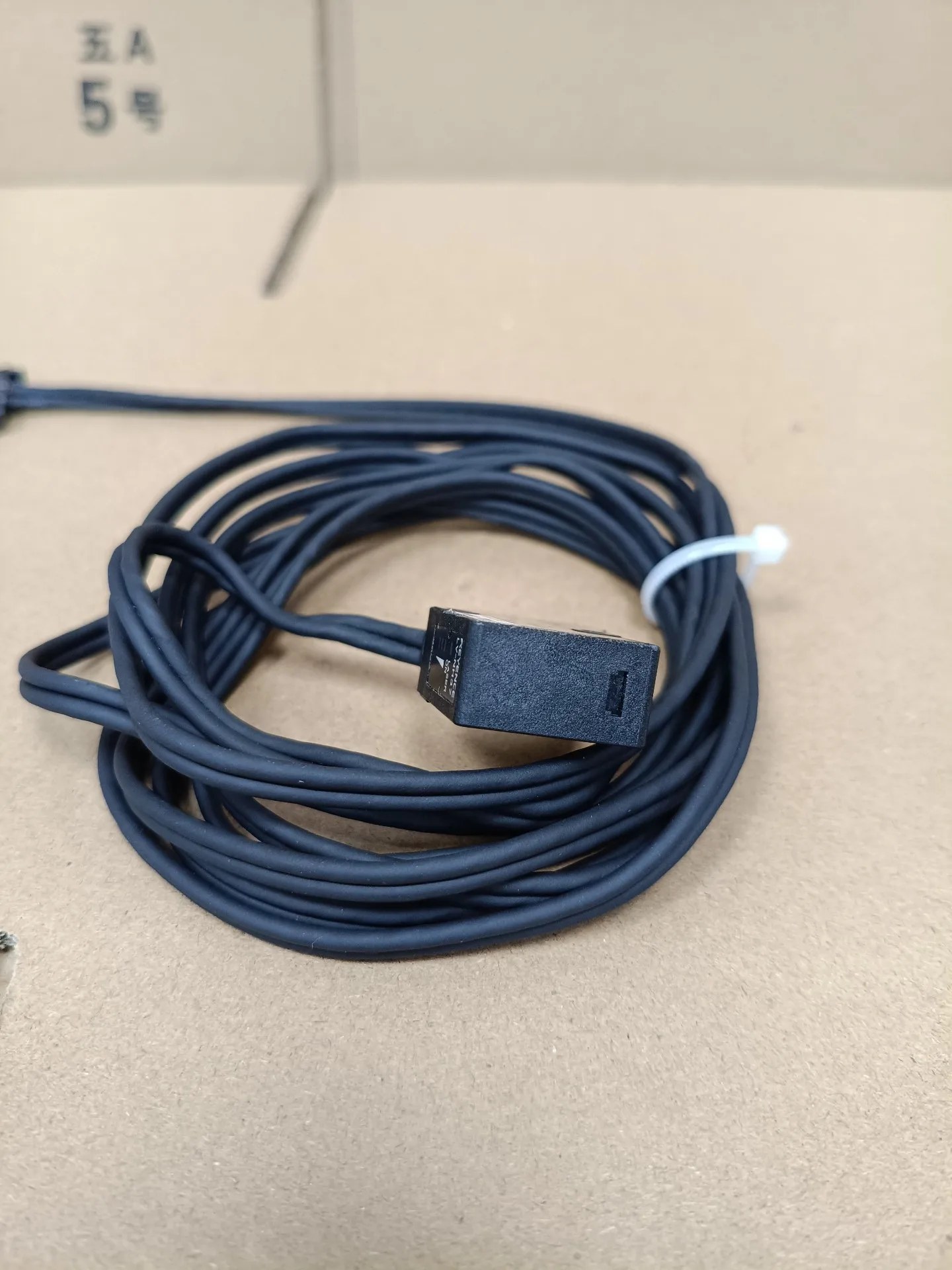 Фото Лазерный датчик LV-NH37 KEYENCE №4