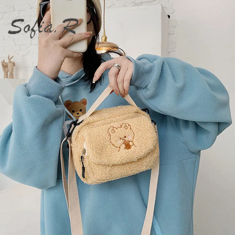 

Новая милая плюшевая мультяшная сумка из ягненка маленькая квадратная сумка Женская Корейская шикарная Универсальная мягкая сумка через п...