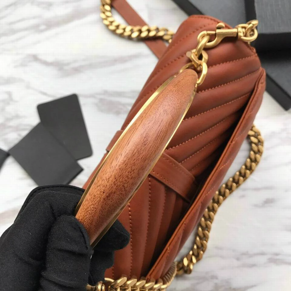 

Luxury famous brand high postman bag two color leather hardware with wooden portable leather handbag
