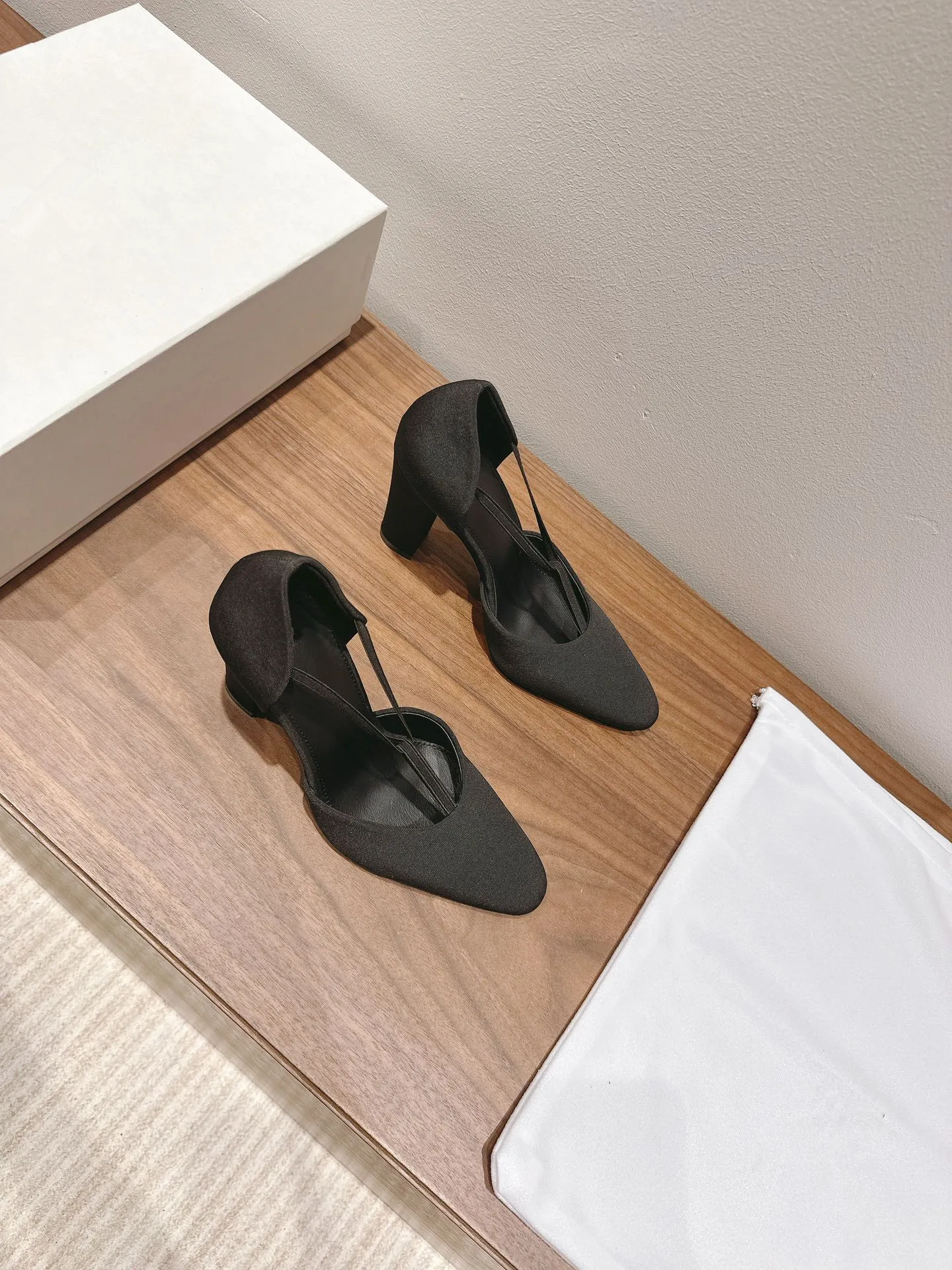 Женские туфли на толстом каблуке Размеры 35-39