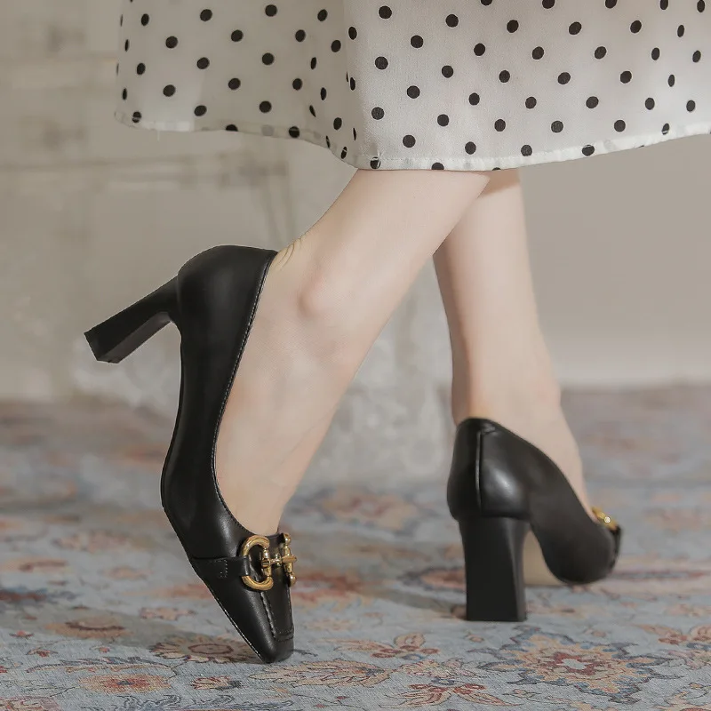 

Женские туфли на высоком каблуке, черные туфли с квадратным носком и металлическими пуговицами, размер 38, 39, 40, 6,5 см