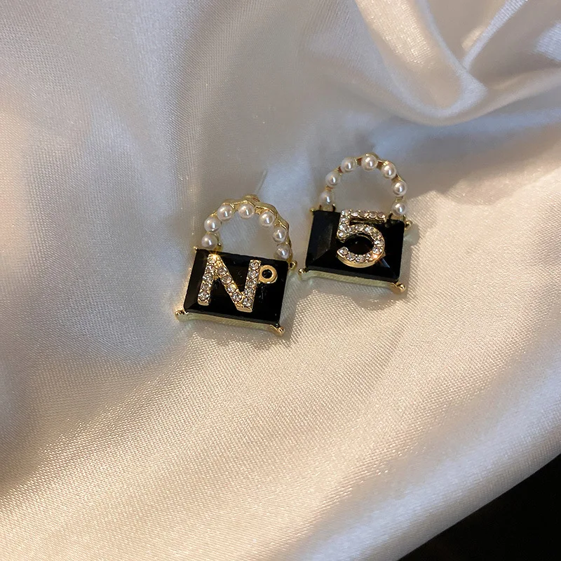 

French Retro Personality Temperament, High Sense Of Freshwater Pearl Inlaid With Diamond Letters Small Handbag Earrings