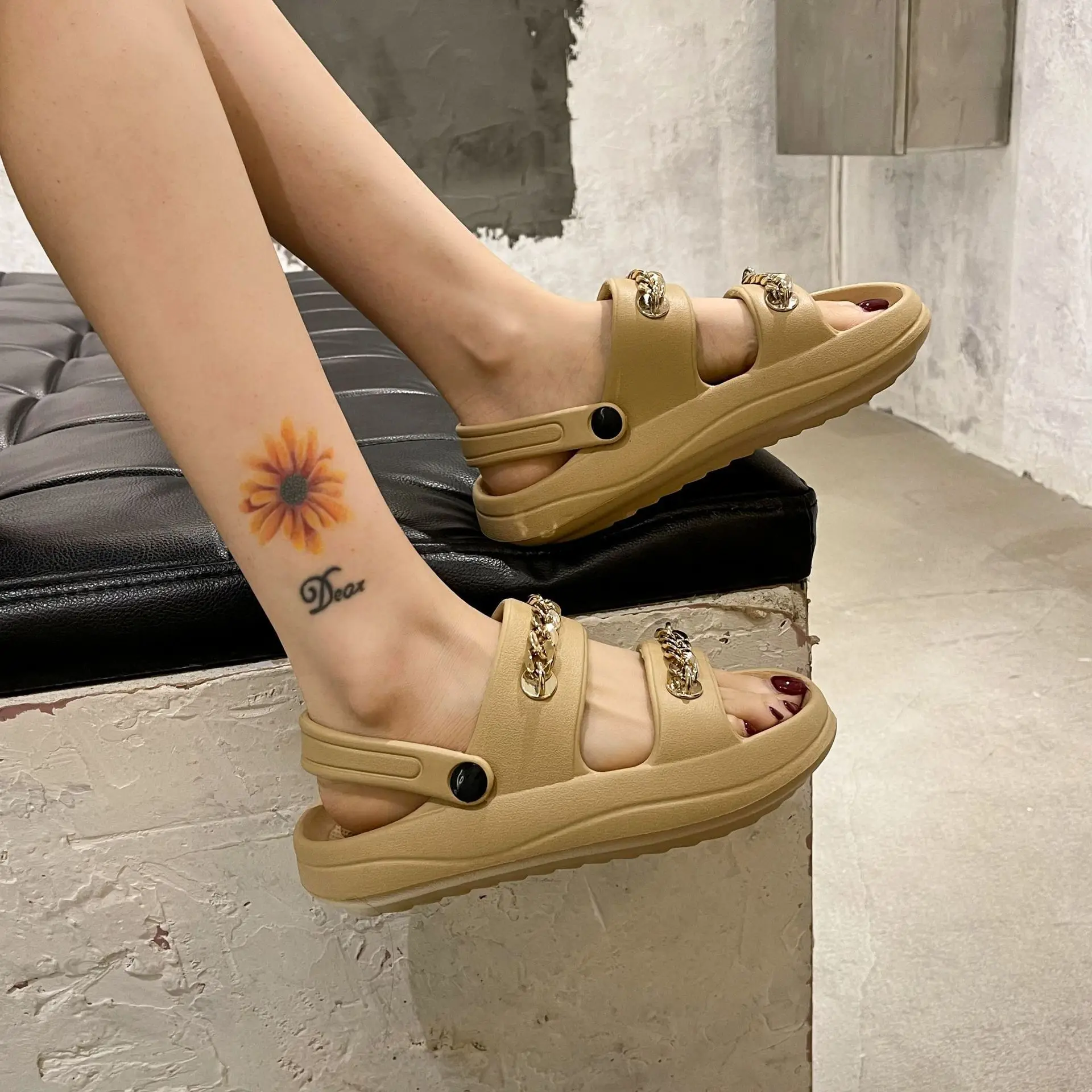 Women's Fashion Outdoor Slides Chains Decor 2023 Summer New Sandals EVA Soft Thick Bottom Non-slip Slippers Leisure Beach Shoes