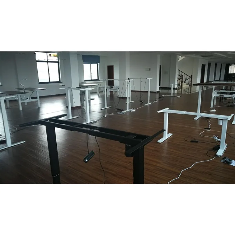 Офисная электрическая подставка с тремя двигателями регулируемая по высоте