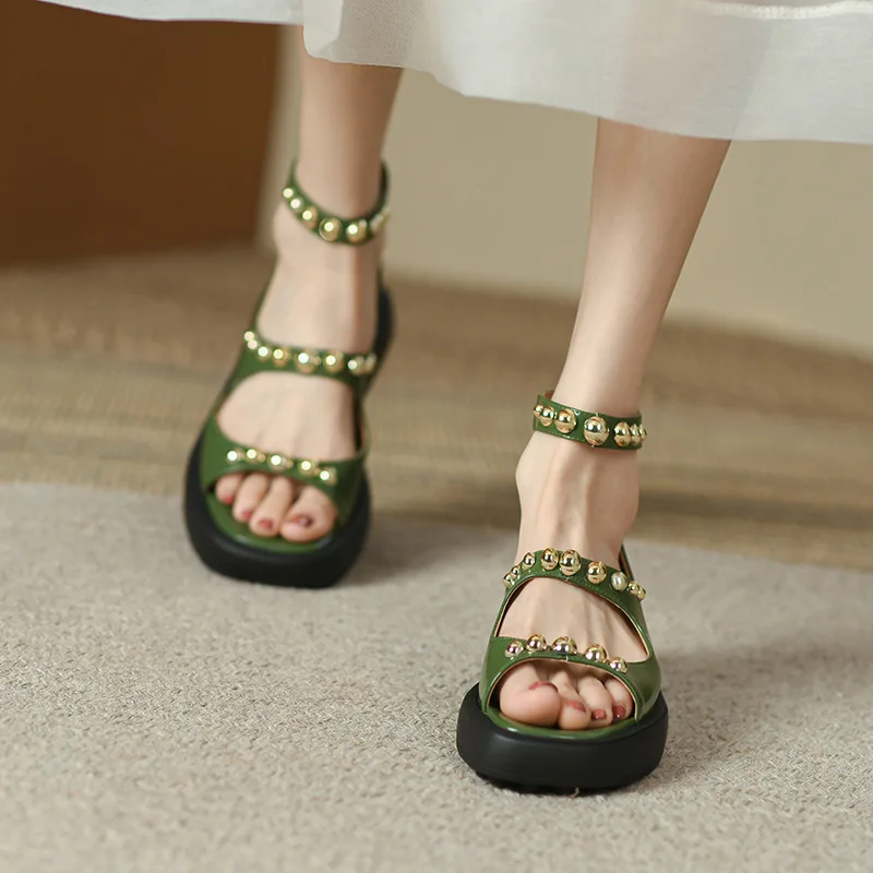 

Сандалии женские на платформе, босоножки в британском стиле ретро, с квадратным носком, заклепками, молнией сзади и Т-образным ремешком, обу...