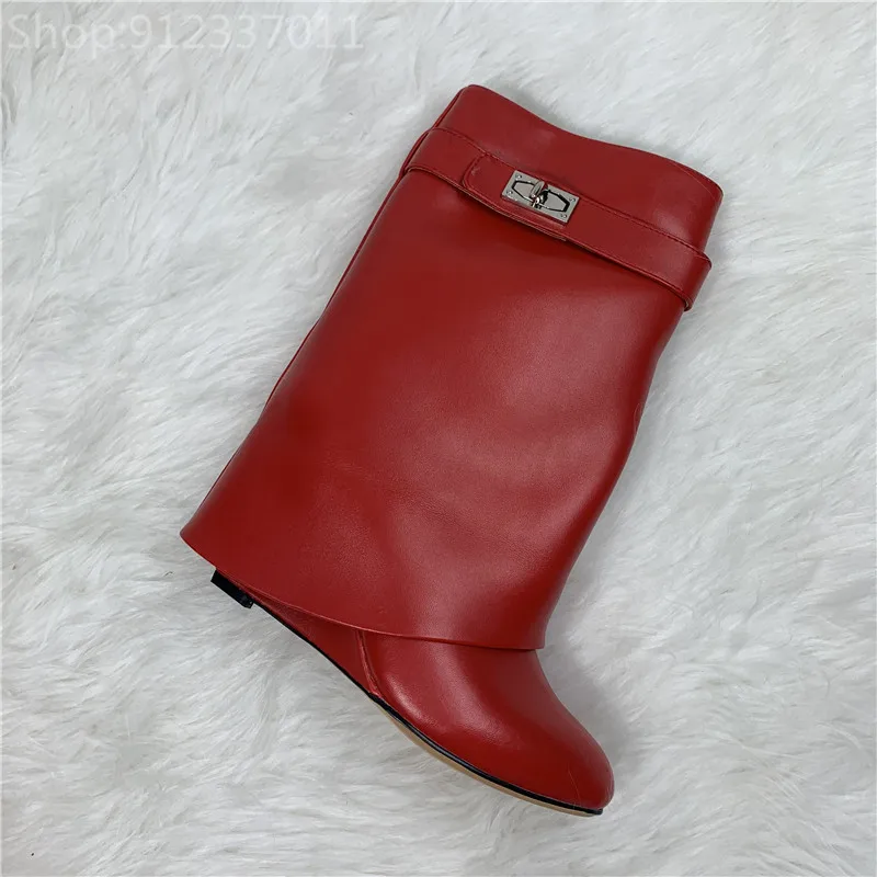 Женские сапоги на танкетке до середины икры платформе украшенные Акульей