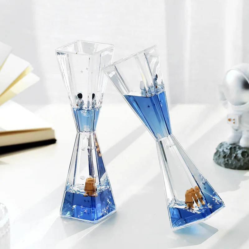 

Creative Spaceman Astronaut Floating Liquid Oil Acrylic Hourglass Liquid Visual Movement 3 Min Hourglass Timer Home Decoration