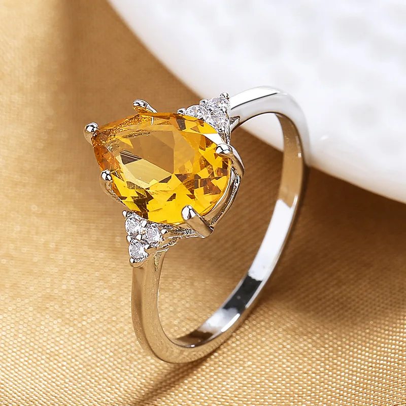 

2022 Latest Ring Female Simple Yellow Diamond Ring Ladies Light Luxury Water Drop Geometric Ring Temperament Girl Ring Hot