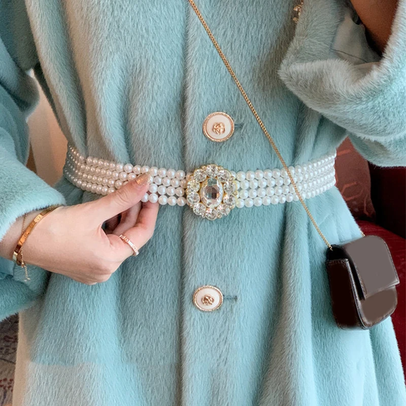 

Женский ремень с имитацией жемчуга