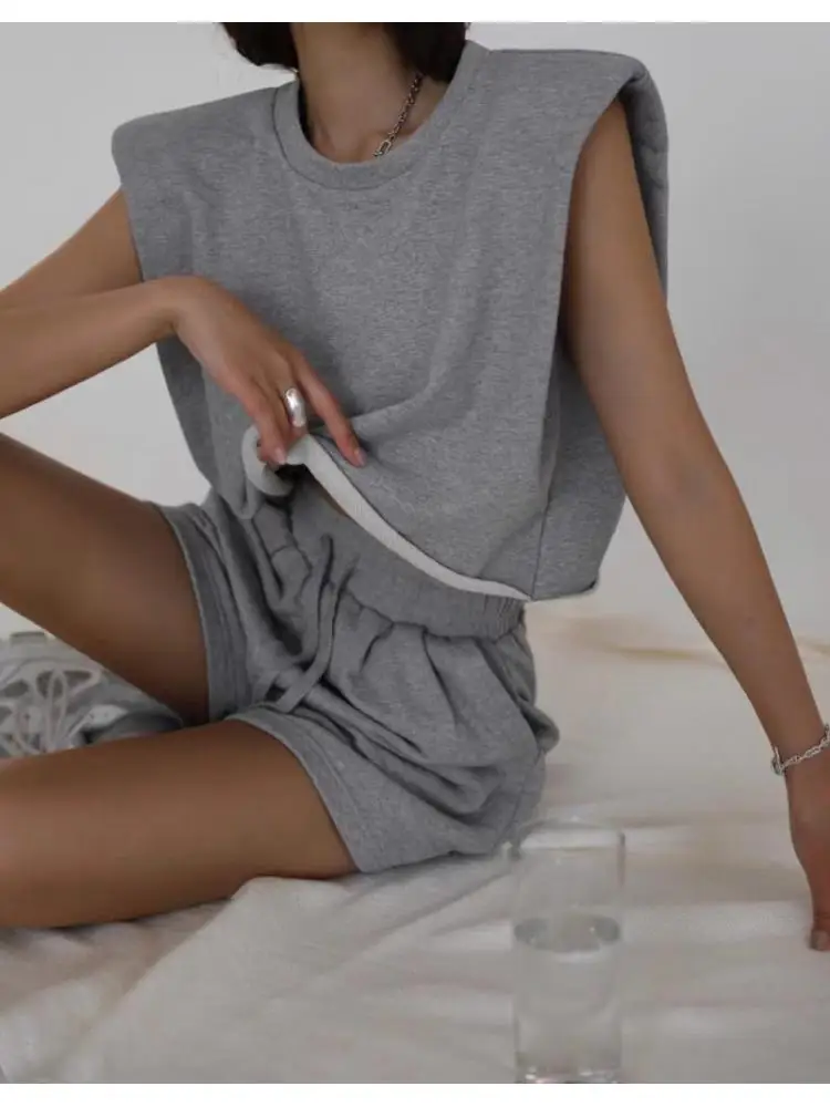 

GetSpring Women Short Sets Temperament Solid 2022 Sleeveless Shoulder Padded T Shirt And Shorts Two Piece Sets Spring Summer New