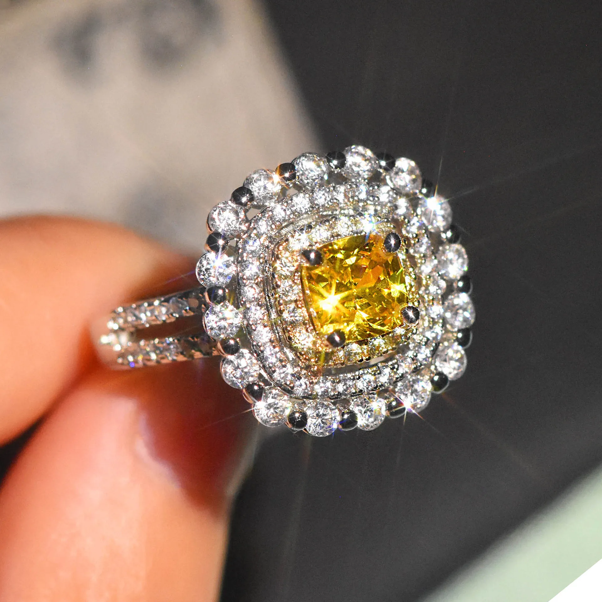 

Foydjew PT950 Platinum-plated Luxury Yellow Diamond Rings Women's Square Open Adjustable Ring Color Treasure Jewelry
