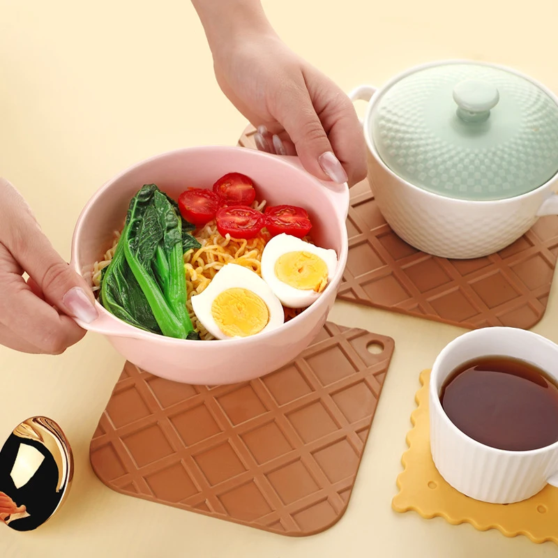 

Household Silicone Insulation Mat Placemat Bowl Mat Plate Anti-scalding Table Mats Kitchen High Temperature Can Be Hung Coaster