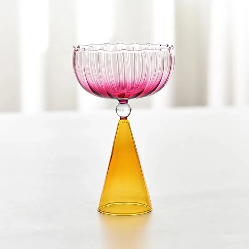 

Бордовое коктейльное стекло из боросиликатного стекла