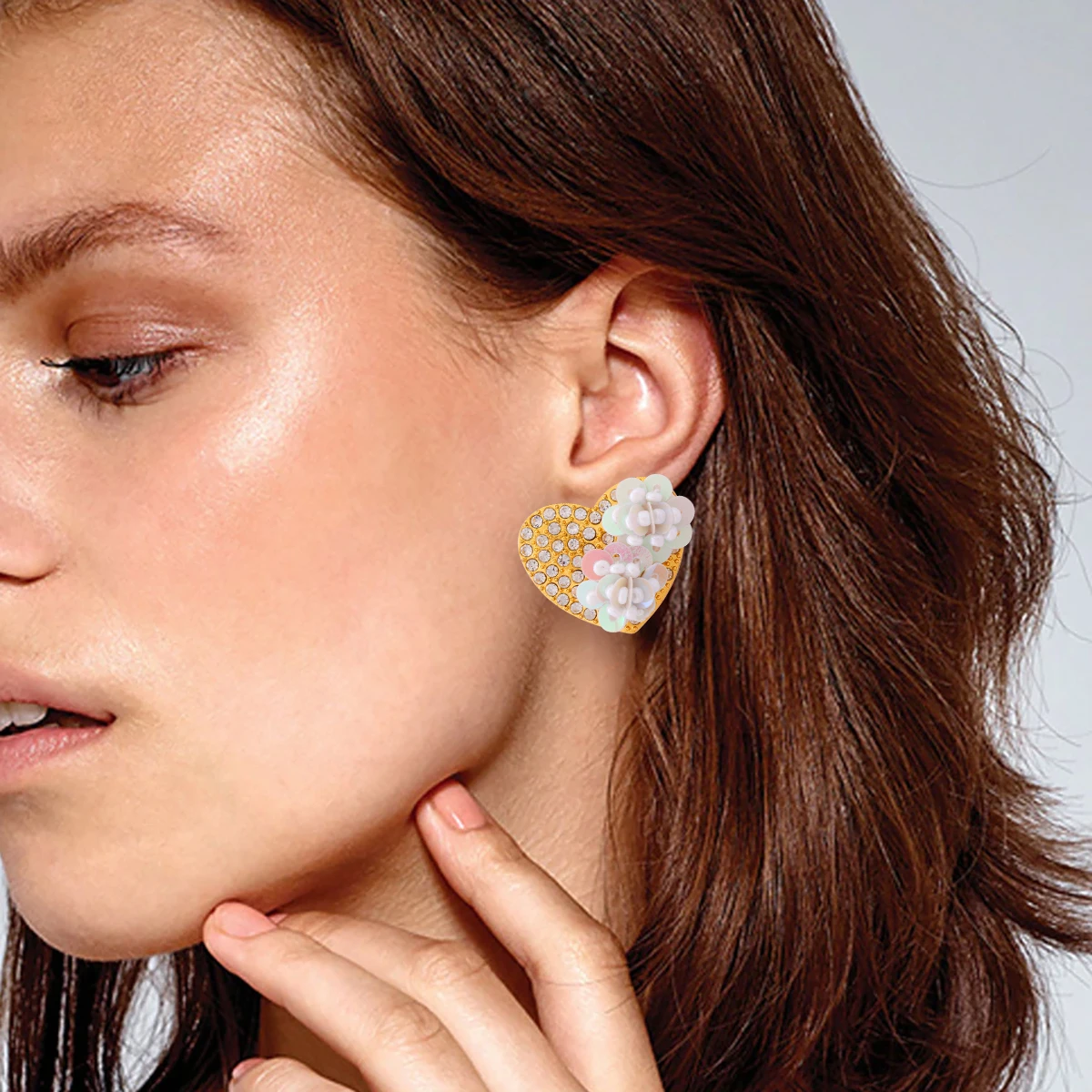 Новинка 2024 элегантные женские серьги-гвоздики в форме сердца эффектные