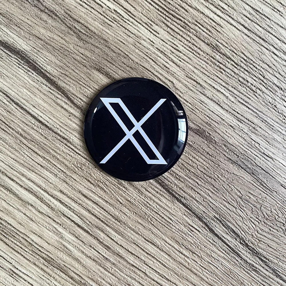 

30 мм NFC-тег RFID Следуйте за нами в Instagram Facebook Потряйте электронной почте Водонепроницаемая эпоксидная самоклеящаяся эпоксидная наклейка NFC