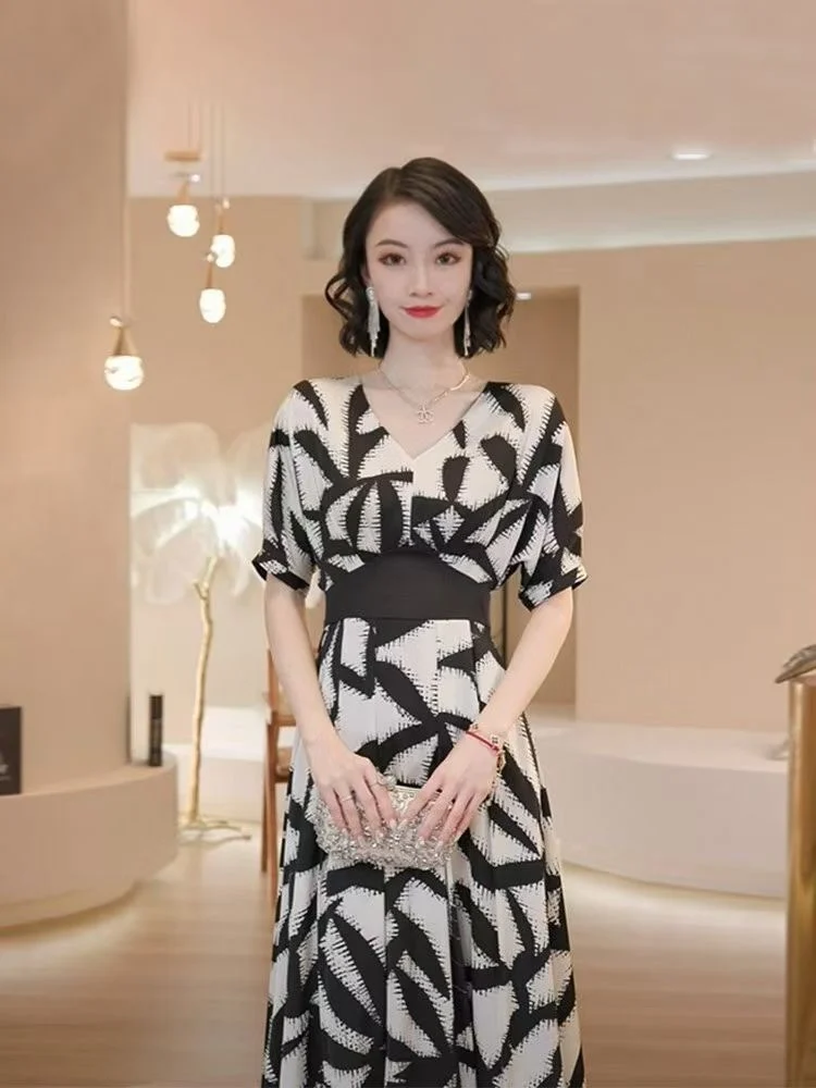 2023 spring and summer women's clothing fashion new V-neck Dress 0621