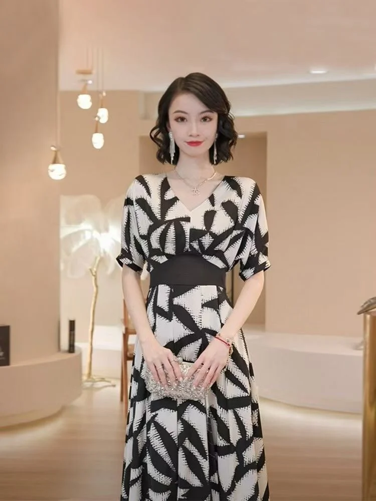 

2023 spring and summer women's clothing fashion new V-neck Dress 0621