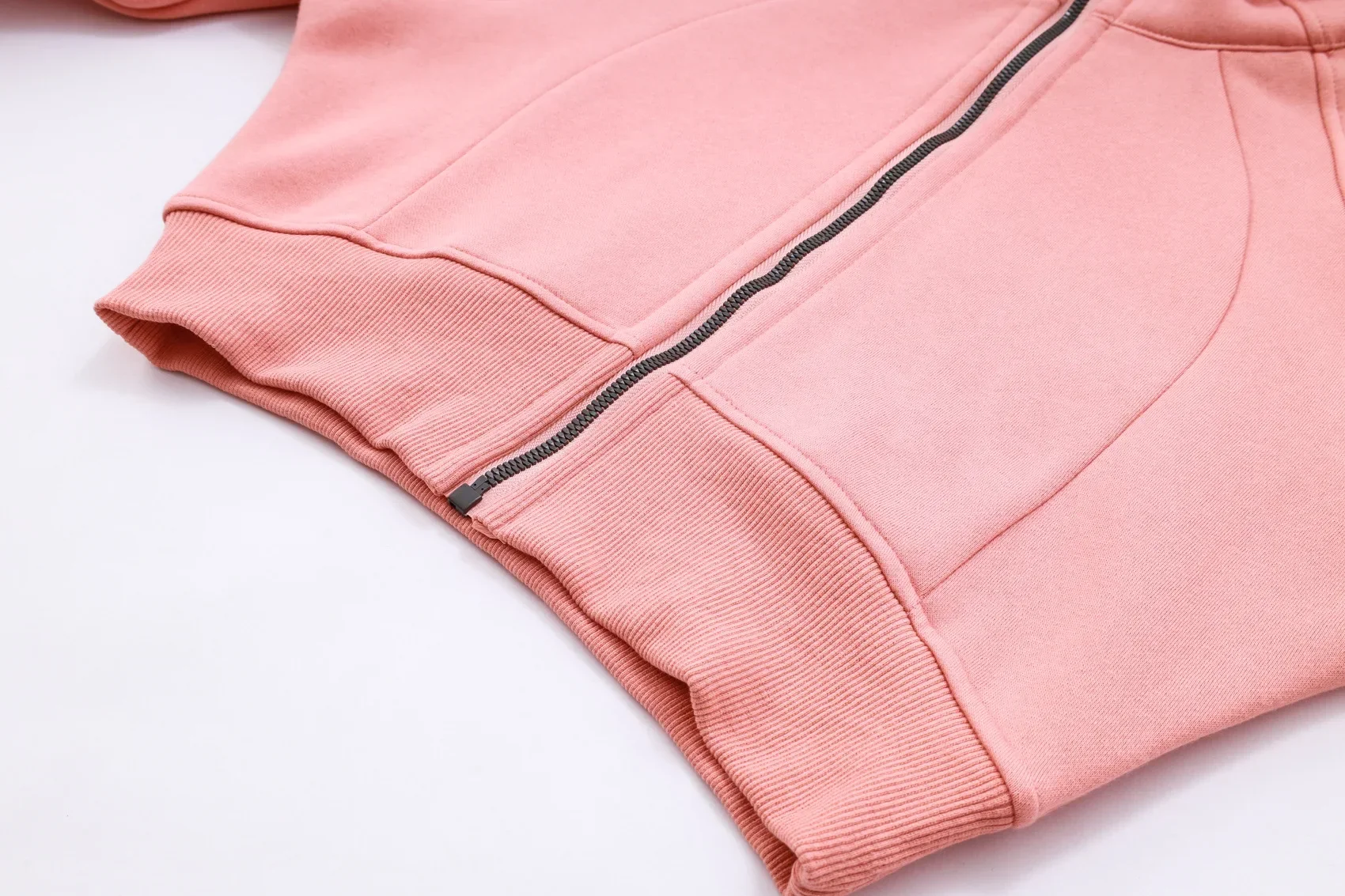 Рисунок 3 - Женская Короткая Толстовка Lulu с капюшоном на молнии