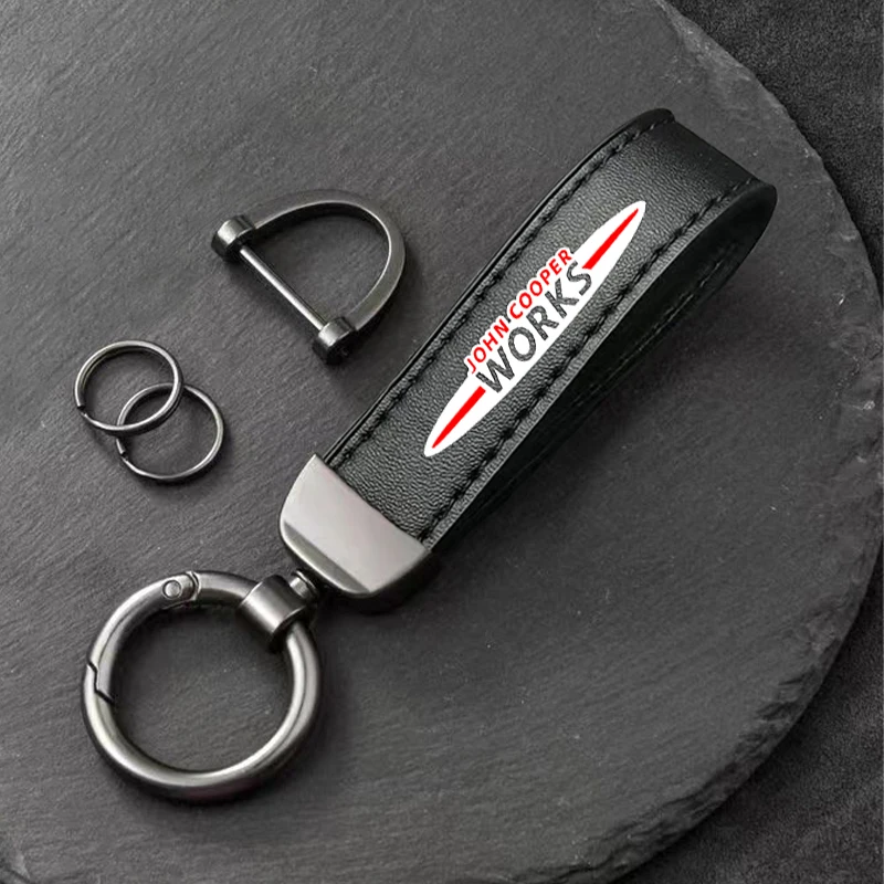 

Брелок для автомобильных ключей с эмблемой из натуральной кожи