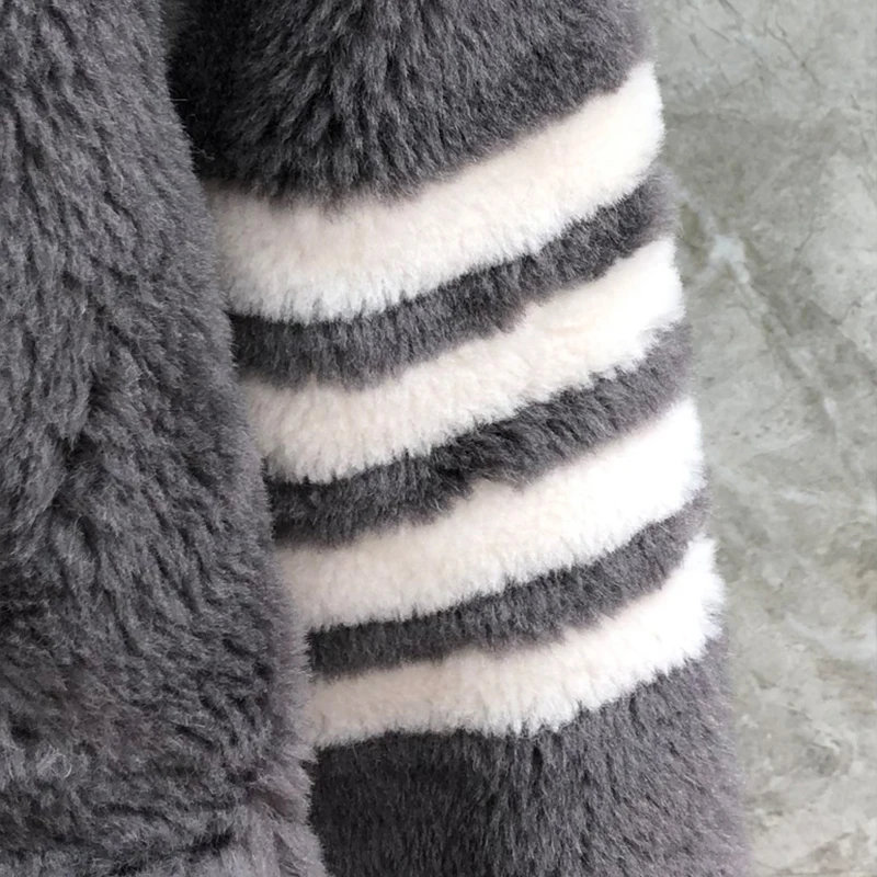 Рисунок 6 - Женское кашемировое пальто с V-образным вырезом