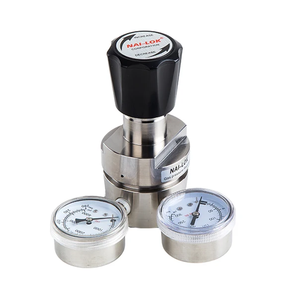 

High flow helium pressure regulator for measurement instrument