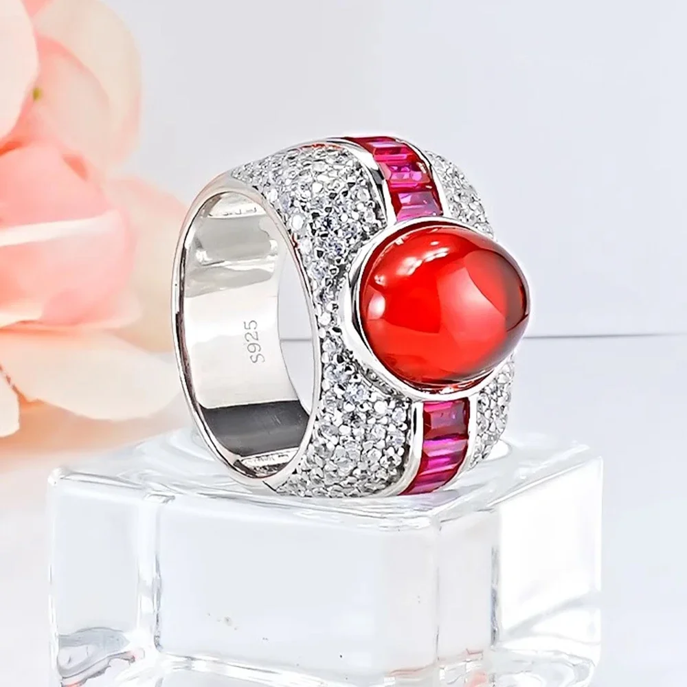 Женское кольцо с бриллиантами ювелирное изделие драгоценным камнем