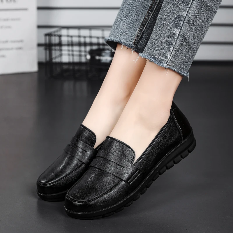 Work Leather Leisure Women's Flat Shoes Slip on Breathable PU Comfortable Women's Sneakers Walking Light Women Vulcanized Shoes