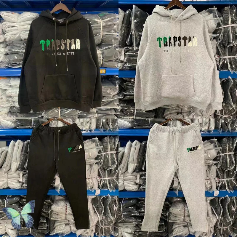 

Флисовый свитшот с капюшоном и вышивкой