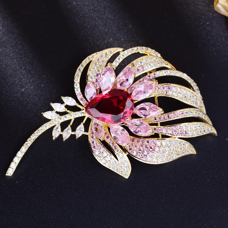 

Copper Inlaid Zircon Feather Women Brooch New High-end Atmosphere Elegant Suit Creative Wedding Wedding Dinner Flower Brooch