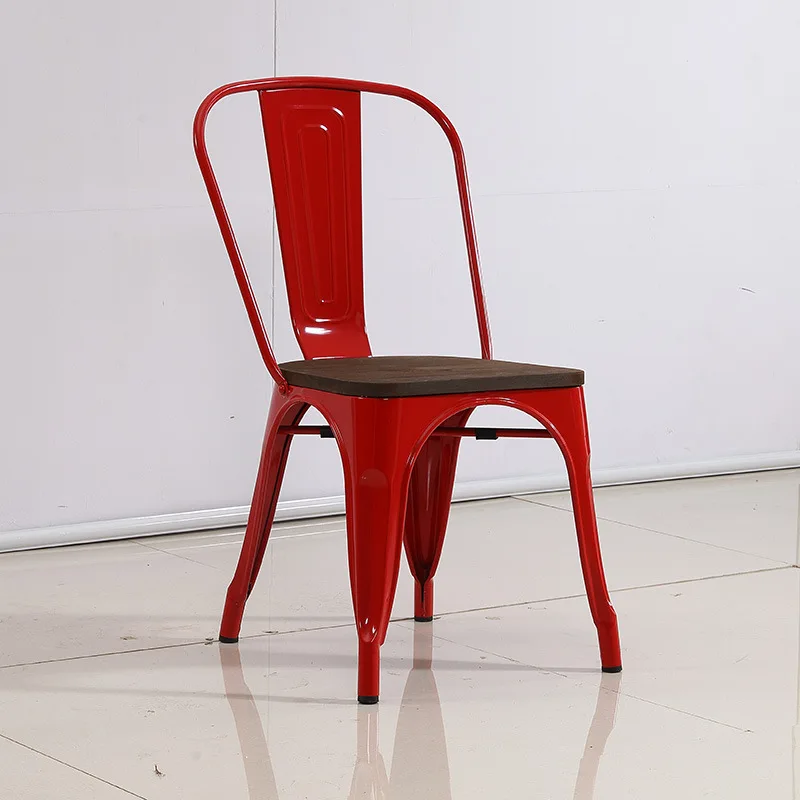 

Металлический металлический стул в стиле ретро