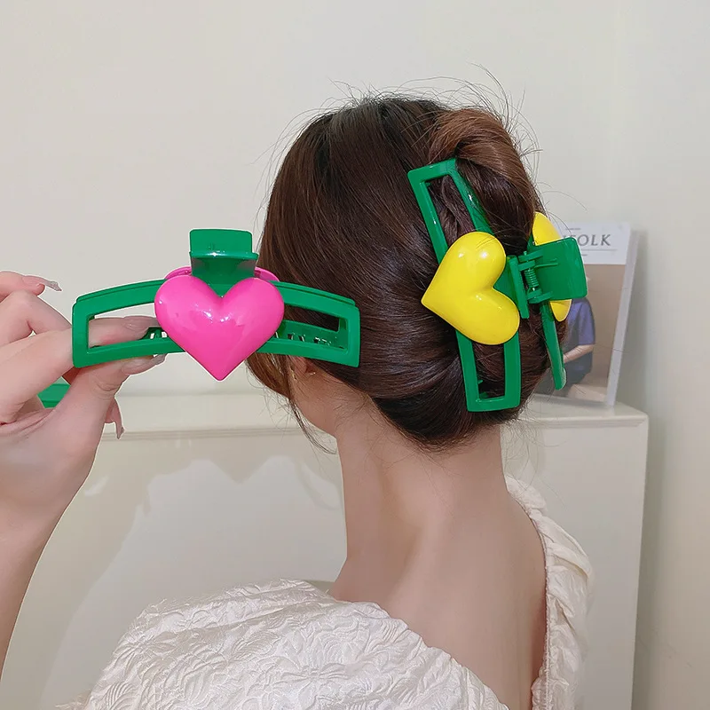 

Summer 2022 Love Geometry Hollow Hair Clip Back of Head DishHair Clip Shark Clip Net Red New Hair Accessories for Women