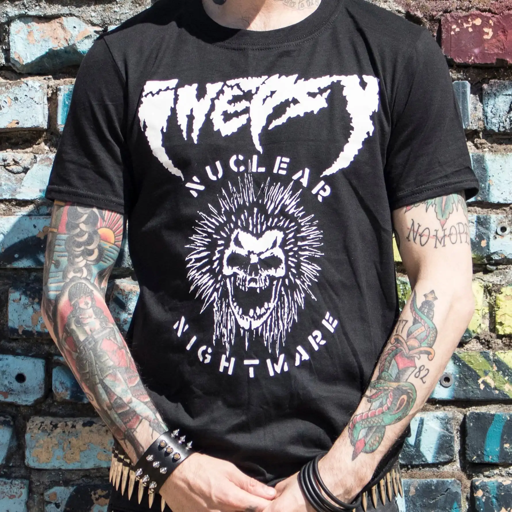 Футболка ineпсис ядерный кошмар